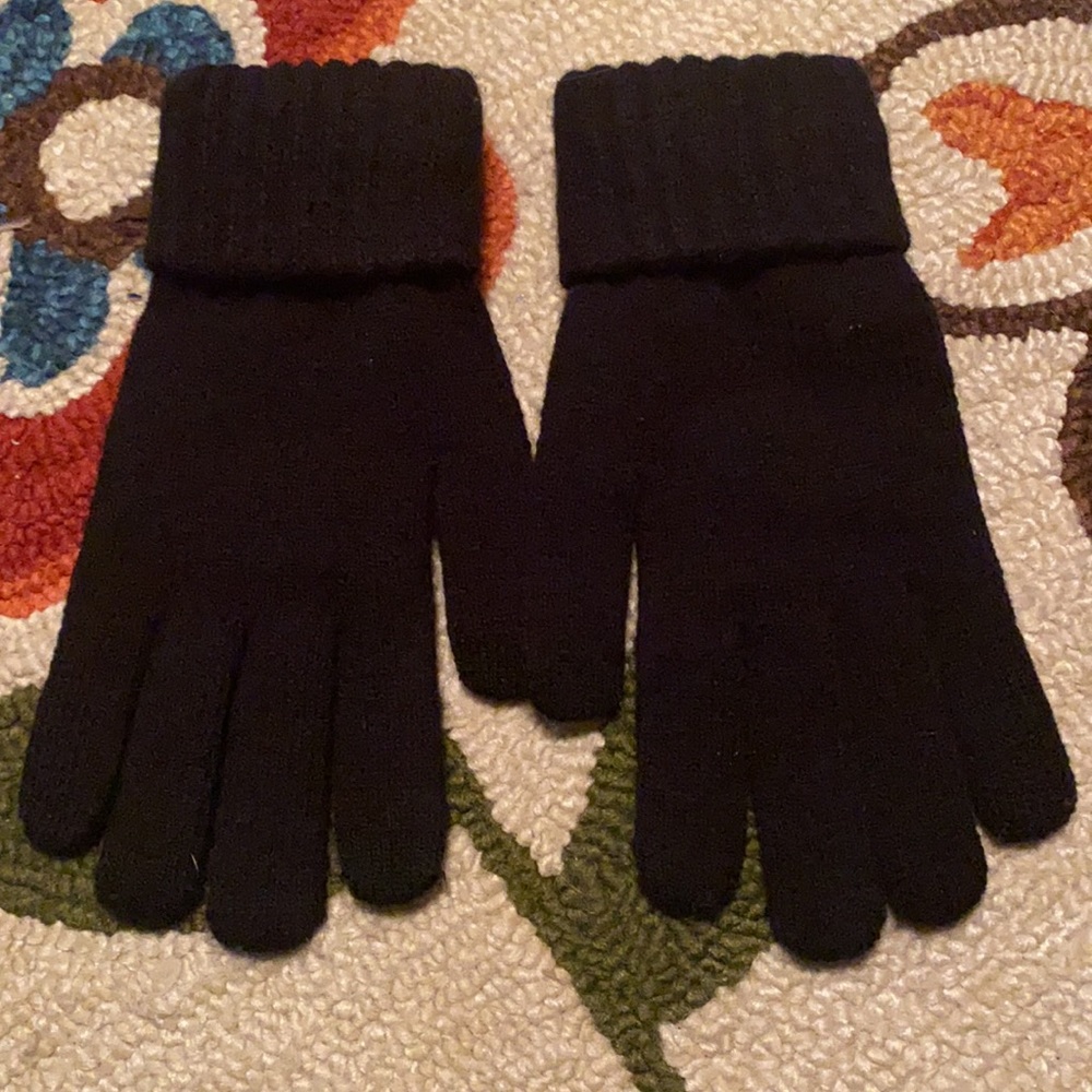 ❌SOLD❌🐎Coach🐎 Two-Toned Rose Gold And Silver Heart Adornments Black Gloves - Picture 5 of 10
